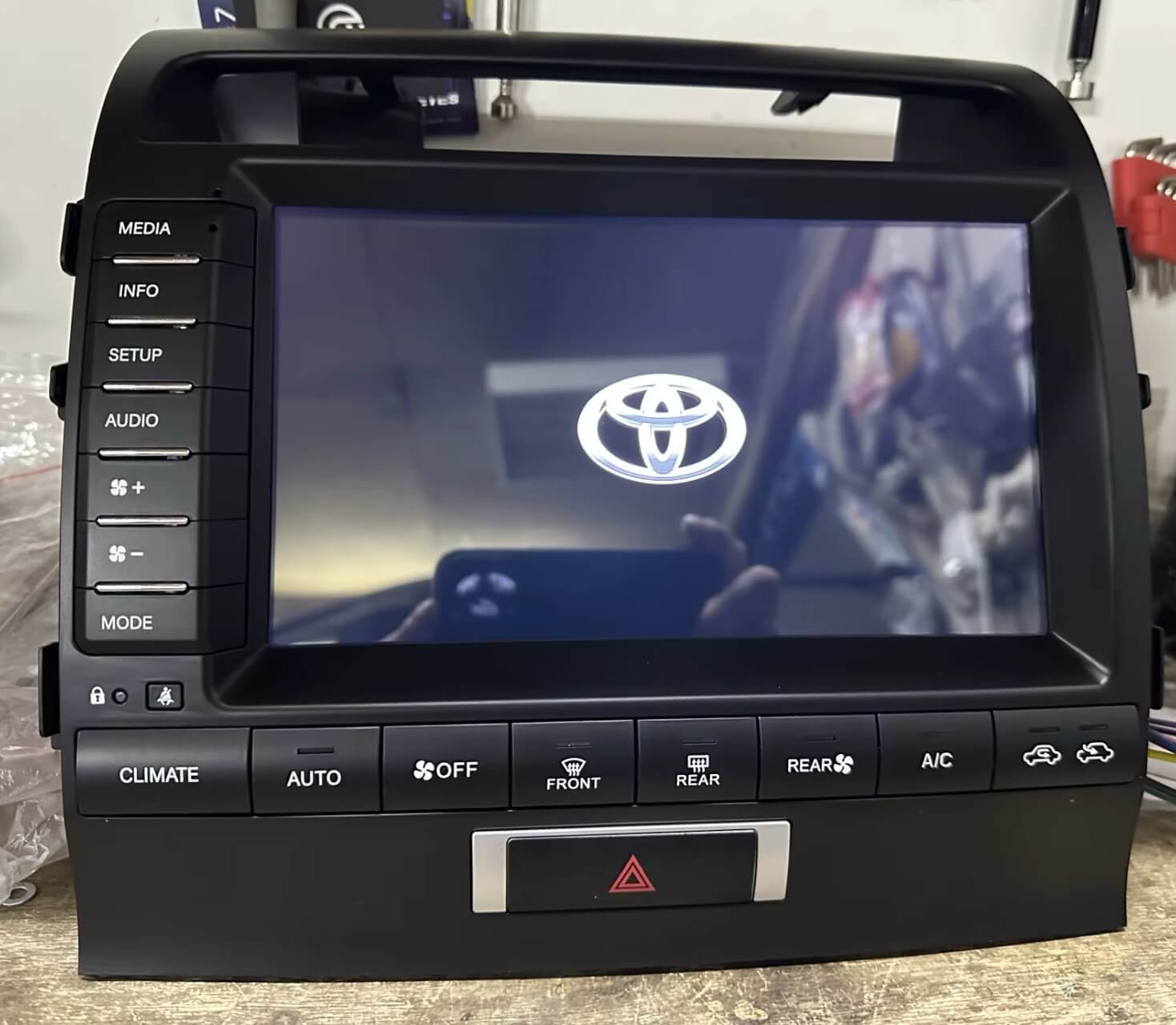 – típus specifikus autóhifi Toyota Land Cruiser (2007-2015) 9